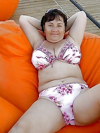 Beautiful granny ( Big natural tits )
