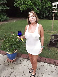 Big chunky mature slut playing in the garden